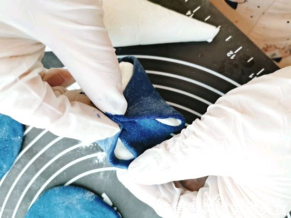 超级好看的星空雪媚娘做法自己在家就能做，软糯香甜，美味点心