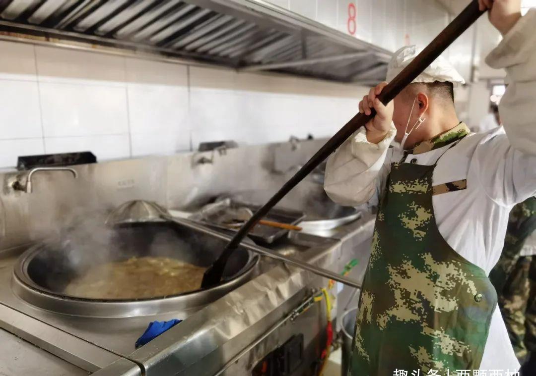 缓解|新训进行时丨暖心“家乡菜”,缓解思乡一步到“胃”