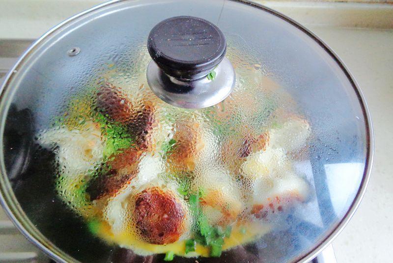 我家冬天早餐，鸡蛋煎饺配豆浆，十几分钟搞定，好吃又暖和