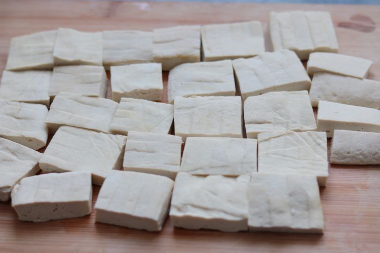 豆腐这样做家人都爱吃,鲜嫩可口,成本不到5块钱,经济又实惠