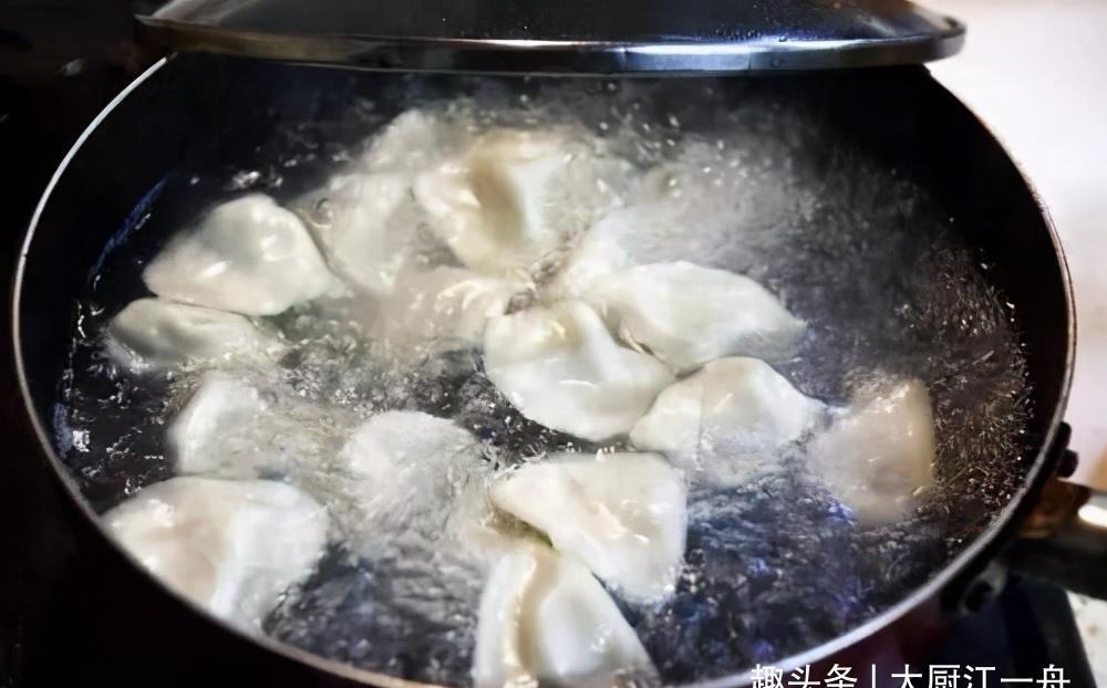 饺子|白菜饺子好吃有诀窍,教你调馅的正确做法与用料,饺子不好吃才怪