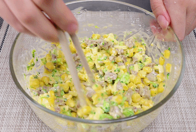 一上桌就被哄抢，这道肉丸玉米饼的诱惑我跪服