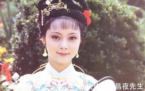 四大家族$黛玉进贾府只带一个老嬷嬷一个小丫头?巡盐御史家真有这么寒碜吗