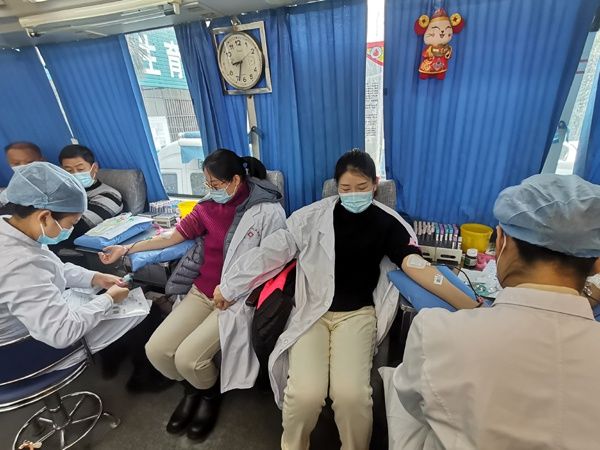 峨山镇|峄城区峨山镇48名医务人员无偿献血1.32万毫升