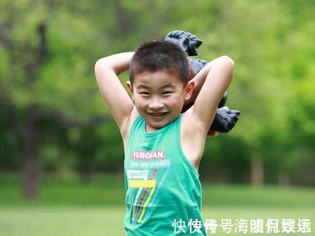 小时候|孩子小时候有3个特征,今后可能没啥本事,父母要注意引导