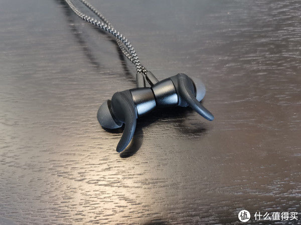 siri|HIK颈挂耳机开箱，轻奢尼龙线和海豚仿生音腔，夏天减肥靠它了！