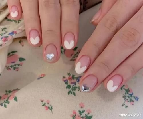 极简的高级美甲，简约不简单，可爱俏皮！