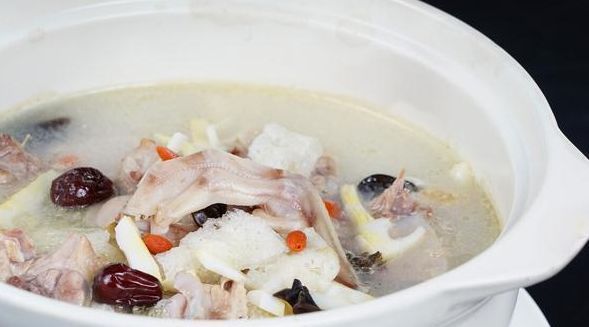 鲫鱼豆腐汤|小寒了,老一辈人都知道,这5种宝贝要多吃,驱寒暖胃,补养一冬