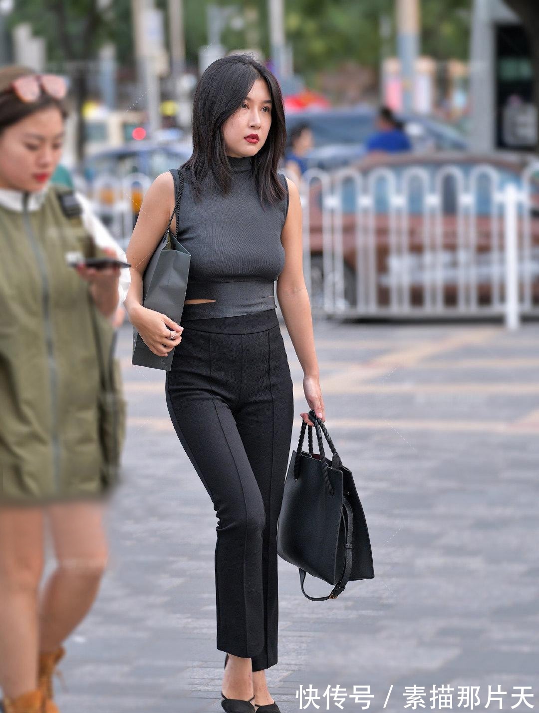 时尚|时尚休闲的穿搭也能打造出优雅感,气质女生的装扮值得借鉴