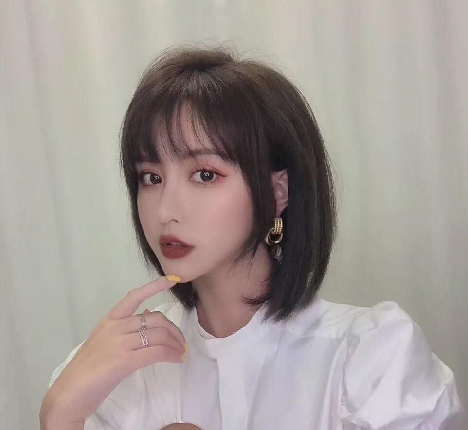 今年流行这4款“发型”，既显嫩又能显脸小，颜值再低也能拯救