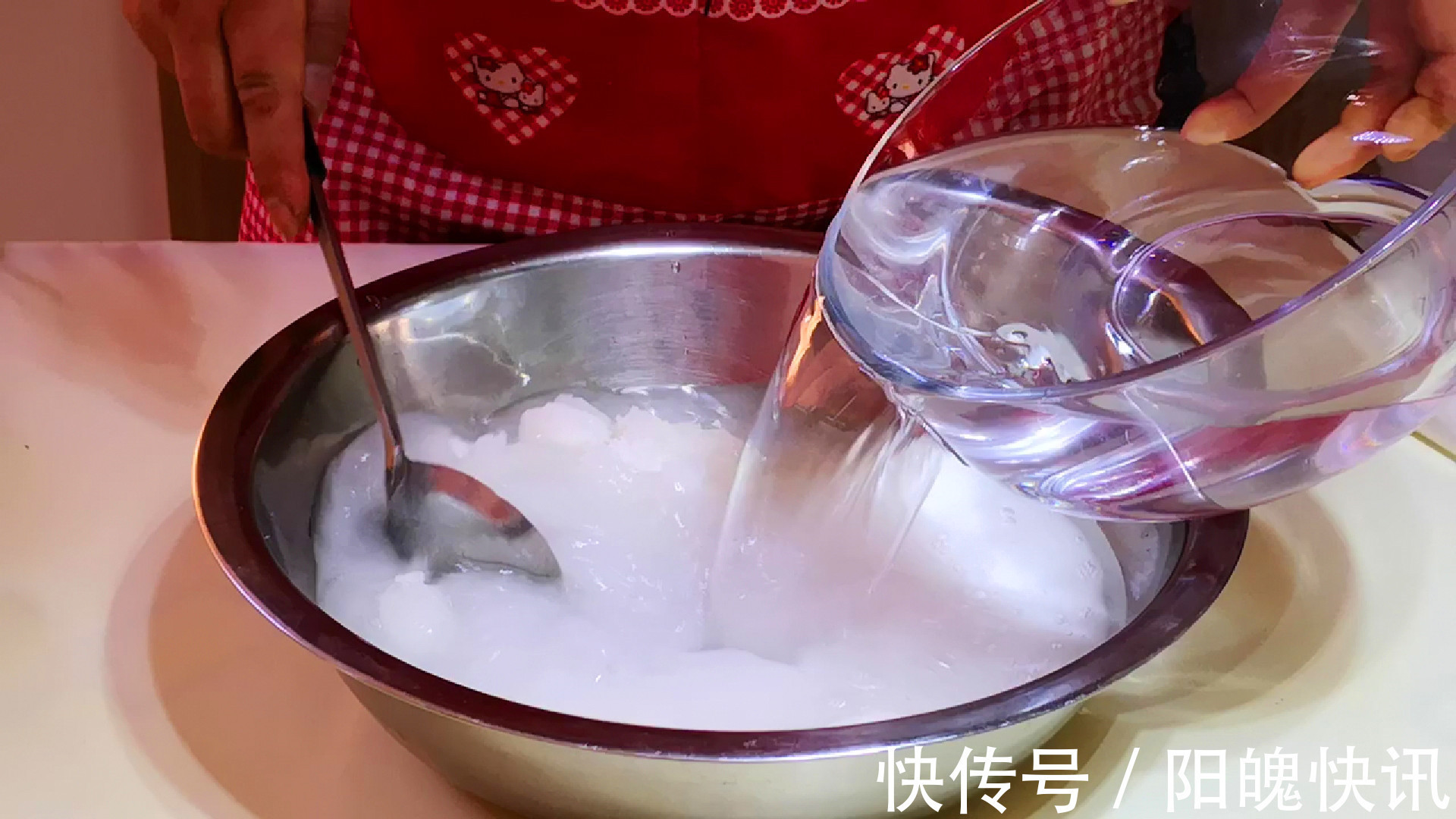 腌糖蒜时，直接加醋腌就错了，多加这1步，腌好后不辣心、不伤胃