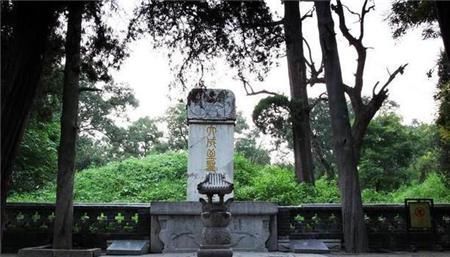 世界最大的家族墓地,坟冢超十万座,两千年来却乌鸦不栖蛇类远避