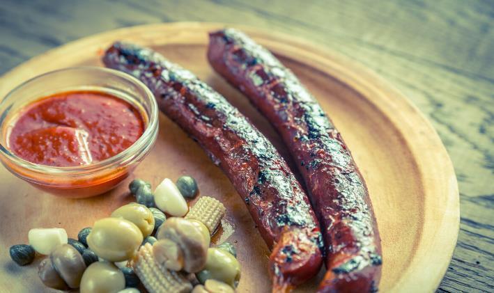 人老之后,代谢功能下降,少吃6类食物,或许能为健康“助力”