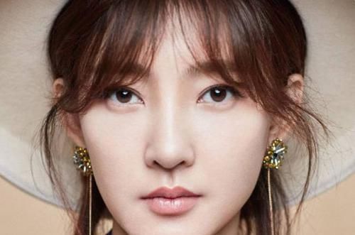 女生如果不想变“香肠嘴”,这4个坏习惯一定要改,中一个都不行