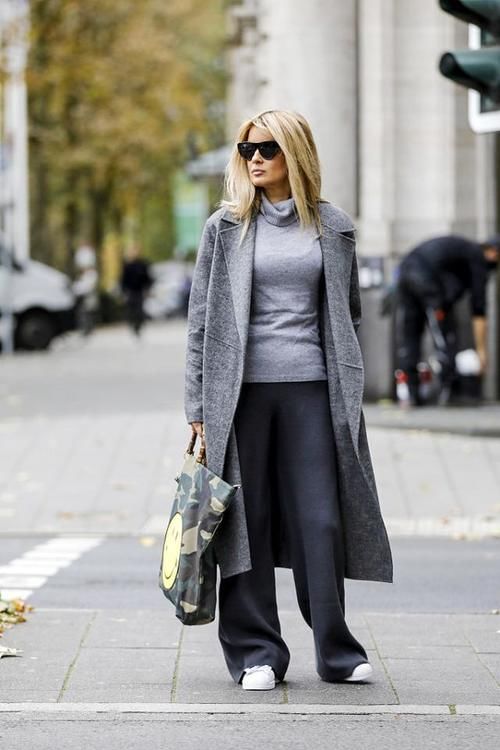 有品位的女人试试穿“毛衣＋阔腿裤”，冬日的温柔搭配，太美了