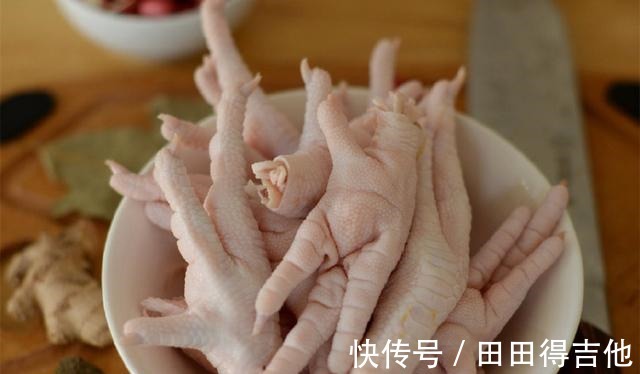 鸡爪|初秋季节当吃它，鸡爪软烂花生软糯，满满的胶原蛋白，好吃又养颜！