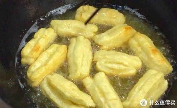 做油条时，不要用酵母发面，只需加点它，油条蓬松又酥脆