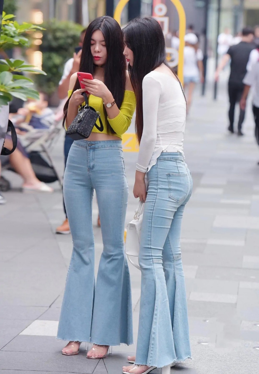 时髦|今秋流行的“喇叭裤”怎么选? 时髦姐姐教你, 美出新高度!