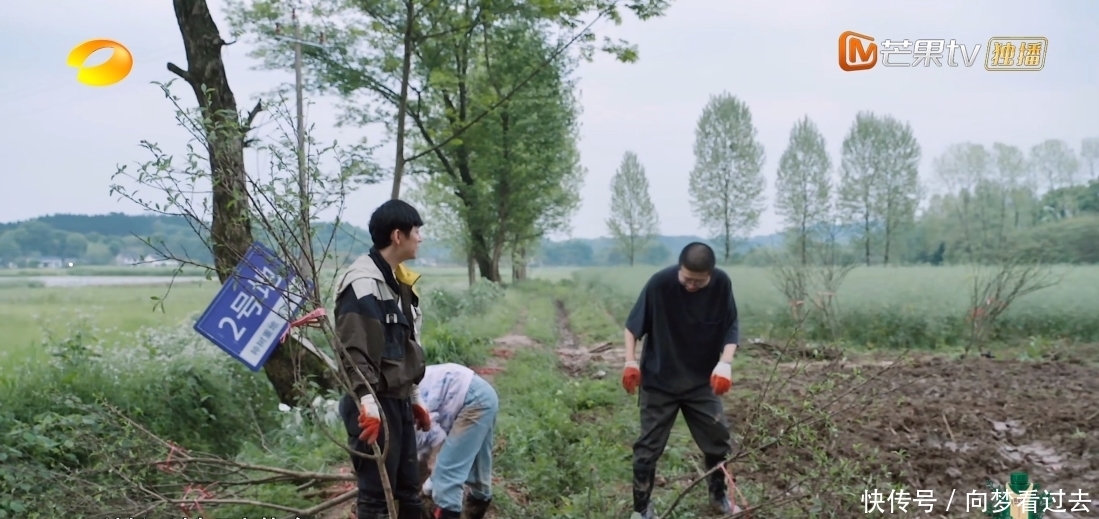 张艺兴|看过杨紫李诞对张艺兴的评价,才知道观众吐槽他不会生火恶意好大
