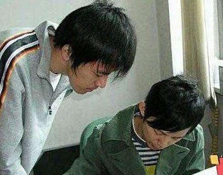 大一就被央视选中,快乐大本营为他改时间,何炅因何没有留在央视