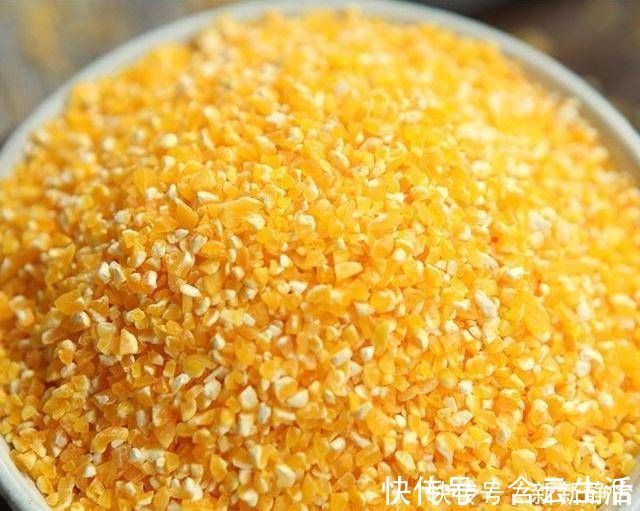 搅拌均匀|这种自制的鱼饵是专门用来钓大鲫鱼的,做起来容易