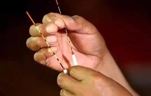 野钓鲫鱼难上钩?教你一个简单小窍门,一钓一个准想不爆护都很难