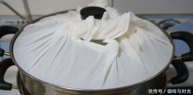 蒸肉包时,掌握这3点,包子饱满不回缩,汤汁浓郁回味无穷!