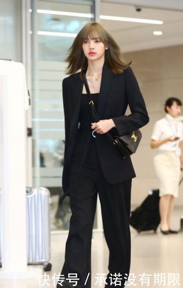 穿着黑色|lisa遭遇时尚大佬,穿黑西服变五五分,竟然火爆全场