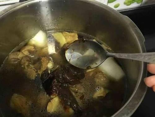 牢记|炖牛肉时,要牢记别放这两种调料,加它们等于毁牛肉,很多人踩坑