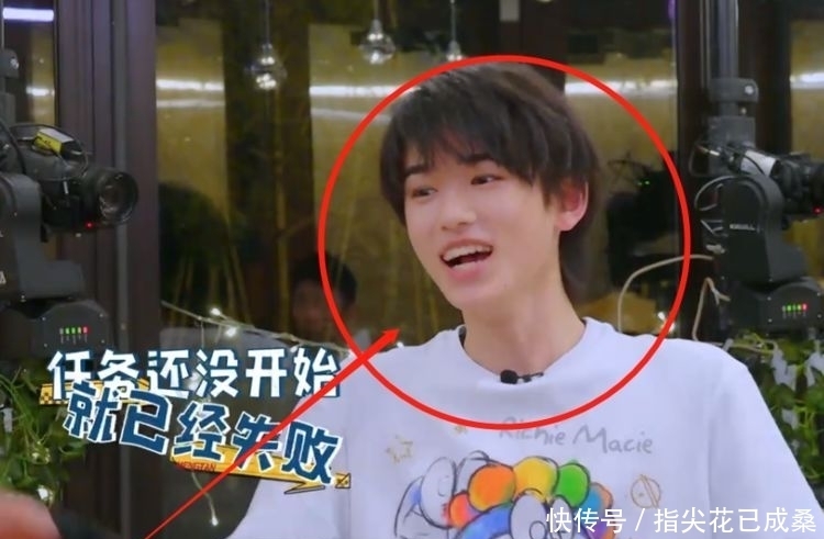 上当|黄子韬向孙红雷投喂龙虾,孙红雷没有上当,却成功地将宋亚轩骗到