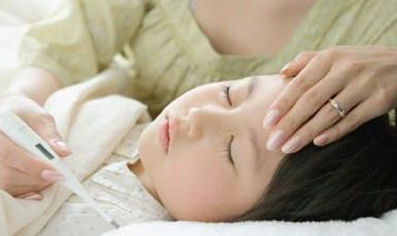 自作自受|孩子高烧医院排队400号,医生只顾打私人电话,网友:自作自受