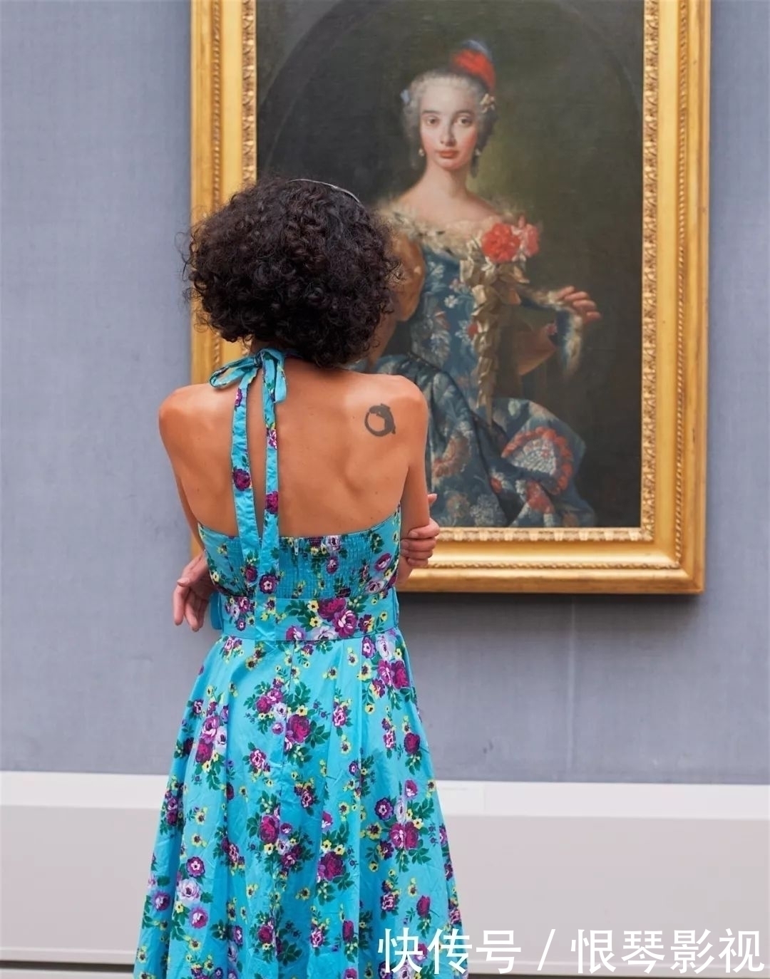 名画&他花2年时间,拍下1000个“撞衫”的人:撞衫不可怕,可怕的是……