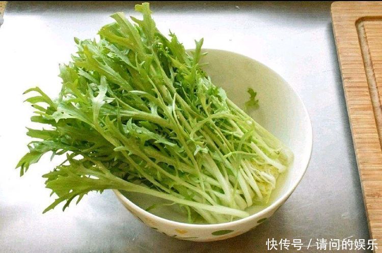 冬季养生得会吃,三种食物换着吃,清肝利胆,滋阴补肾,养颜减肥