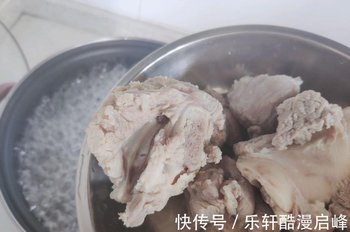滋补|做排骨汤时放点“它”，解暑又滋补，隔三差五吃，轻松过夏