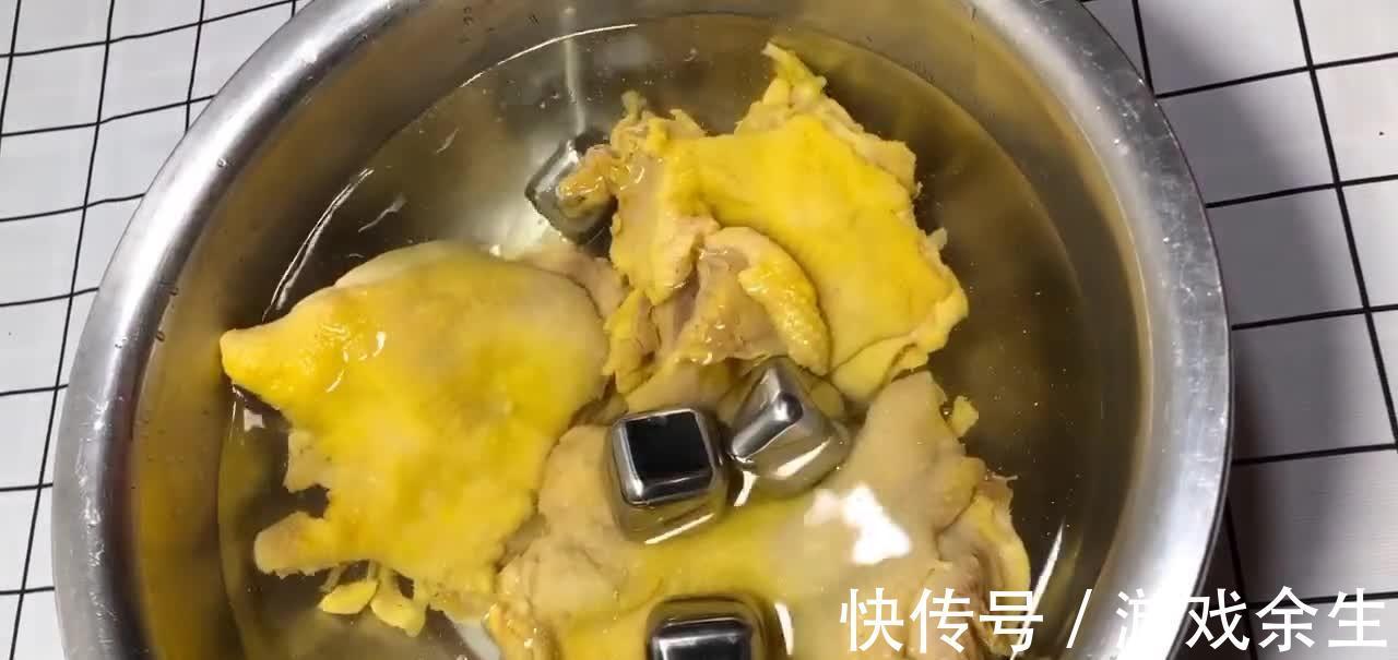 口水鸡的详细做法,2种香料保证色黄不腥,香辣味美肉质鲜嫩爽滑