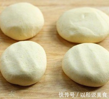 自制馒头花卷时老是多“这一步”，难怪你蒸出来的不松软还费时！