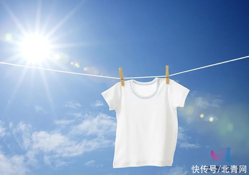 塑料袋|白色衣服总是发黄、洗不干净?教你一招,洗完和新的一样