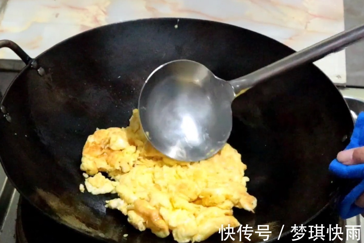 西红柿|西红柿炒鸡蛋怎么做?很多人第一步就错了,大厨教你正确做法