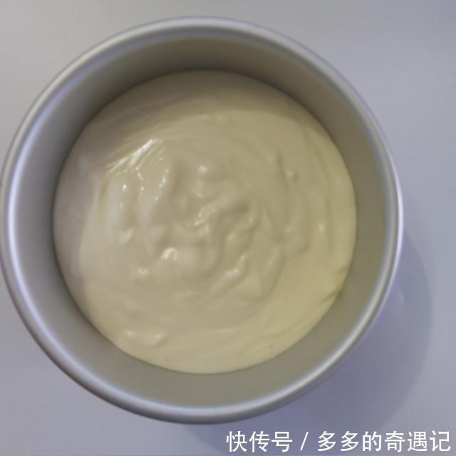 玉米淀粉|爆浆椰浆芝士奶盖蛋糕,切开一小口,竟然还是爆浆效果