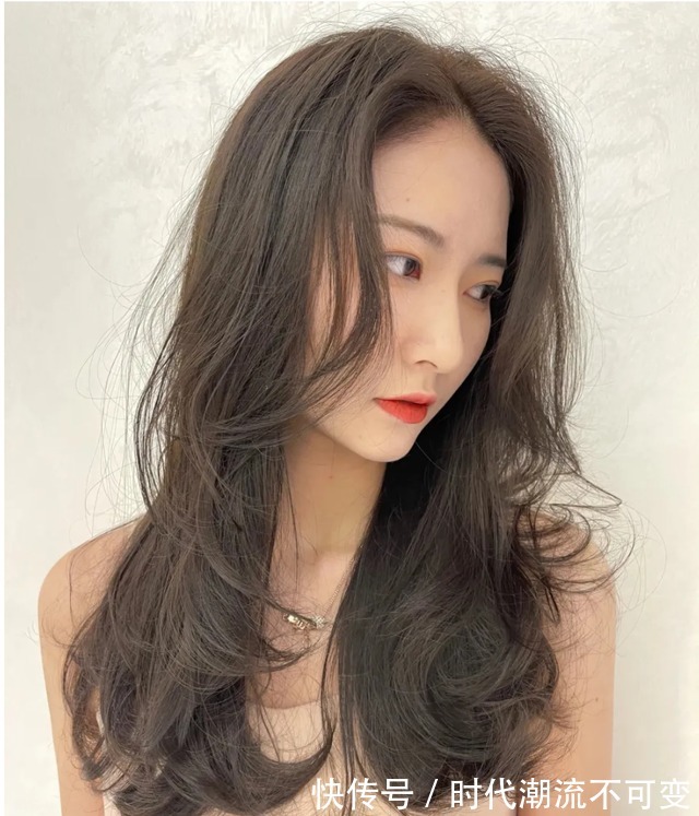 木马烫 女士发型不在多,这3种发型很不错,瘦脸利落显气质!