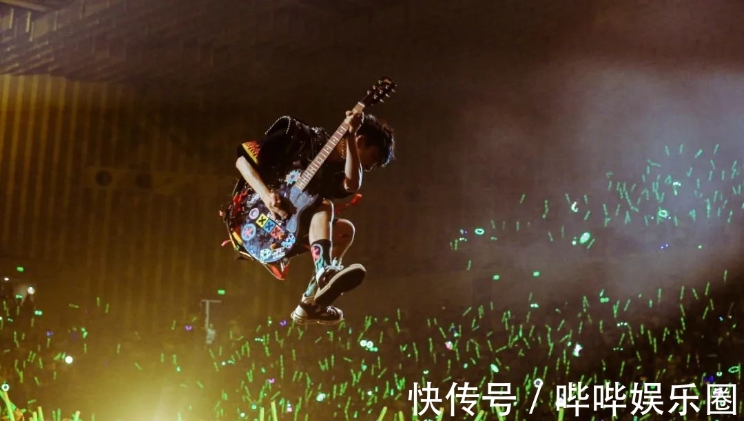 大張偉，別裝了