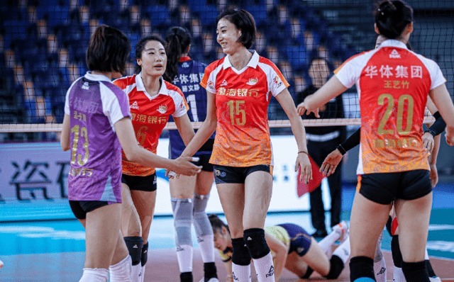 江蘇女排|1米96女排天才蒙圈！17歲副攻表情僵硬心理崩盤，如何接班袁心玥