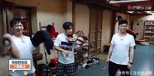 倪妮|baby自己拿行李进蘑菇屋,一个举动惹争议,网友:完了,马上被黑