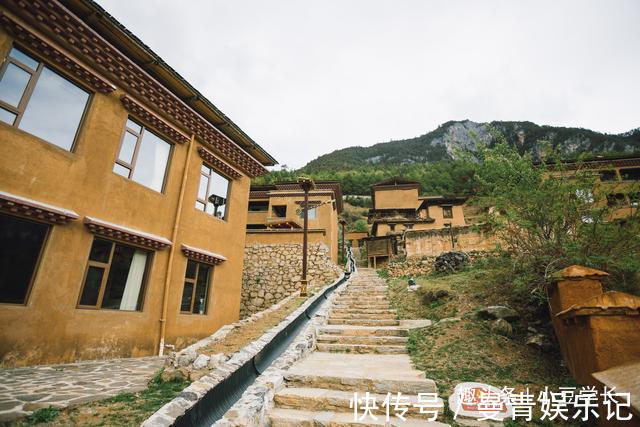 旅行路|云南一座城的人间天堂，10年前还没出山路，如今游客络绎不绝