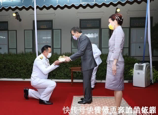 造型|苏提达和泰王最新卡通漫画出炉!帝后果然配,王后收腰蓝裙好高贵