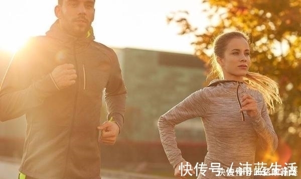 热身|早上跑步好还是晚上跑步好?跑错反而伤身,需注意什么