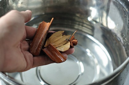 煮花生时,别乱放调料,姥姥用这个方法煮了60年,鲜香软烂又入味