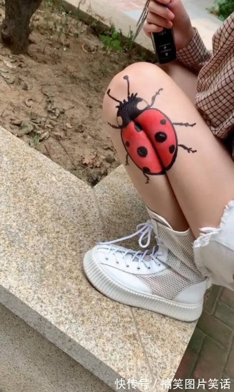 |搞笑图片:看这手法,妹子驾照想必拿得相当顺利