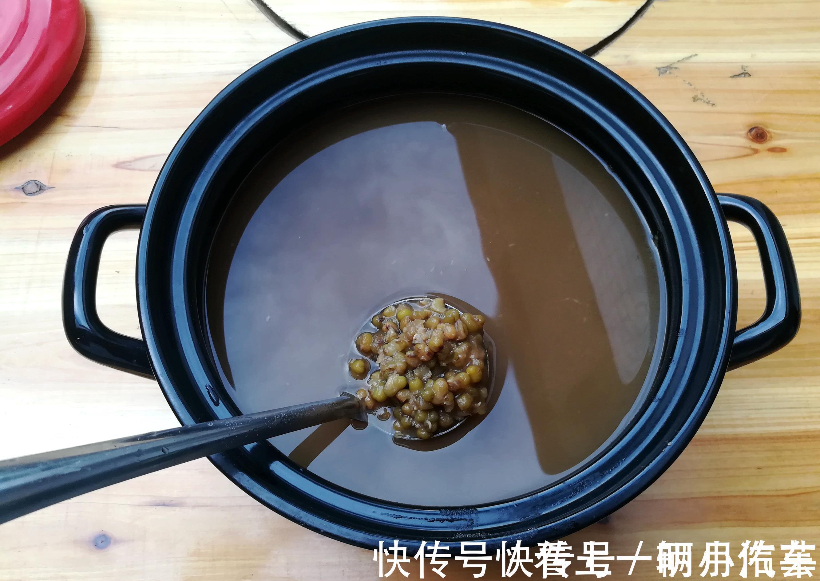 晒图|婆婆生日，小两口做了一桌菜，晒图被吐槽：第4个菜不该做