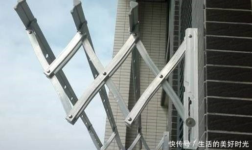 伸缩式|老婆坚持不在阳台装晾衣杆,回头装这种代替,好看又实用十倍!